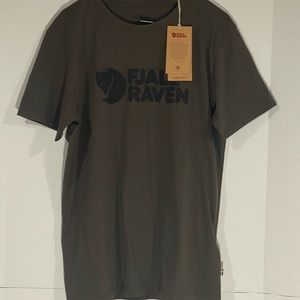 New with tag Fjallraven men’s medium green tee shirt